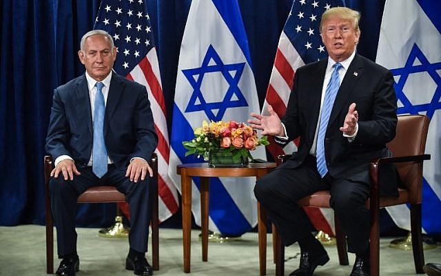 El presidente de los Estados Unidos, Donald Trump (R), se reúne con el primer ministro Benjamin Netanyahu el 26 de septiembre de 2018 en Nueva York al margen de la Asamblea General de la ONU. (AFP PHOTO / Nicholas Kamm)