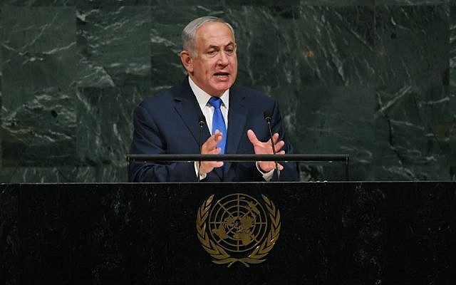 El primer ministro Benjamin Netanyahu se dirige a los líderes mundiales en la 72 Asamblea General de la ONU en la sede de la ONU en Nueva York el 19 de septiembre de 2017. (AFP Photo / Timothy A. Clary)