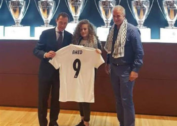 Ahed Tamimi es honrada por el club de fútbol español Real Madrid