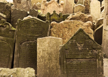 Cementerio judío es convertido en un complejo deportivo en Polonia