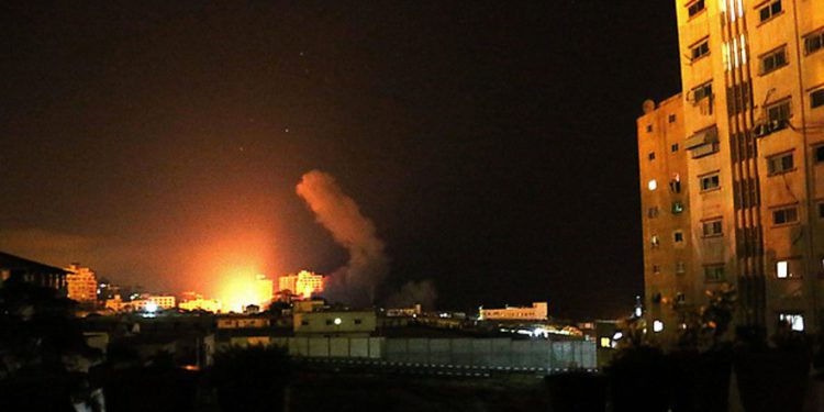 FDI ataca a terroristas en la cerca fronteriza de Gaza