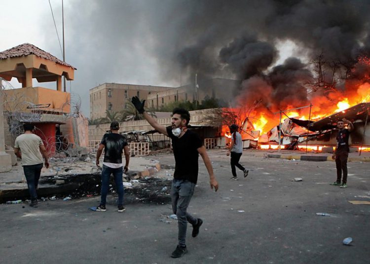 Estados Unidos acusa a Irán de ataques en Irak y amenaza con responder de manera “decisiva”