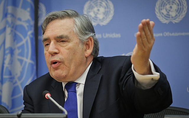 Gordon Brown, ex primer ministro del Reino Unido, realiza una conferencia de prensa el 16 de septiembre de 2016 en la sede de la ONU. (AP Photo / Bebeto Matthews)