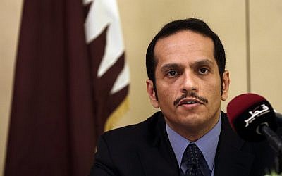 El ministro de Asuntos Exteriores de Qatar, jeque Mohammed bin Abdulrahman al-Thani, habla con los periodistas durante una conferencia de prensa en Roma el 1 de julio de 2017. (AP Photo / Gregorio Borgia)