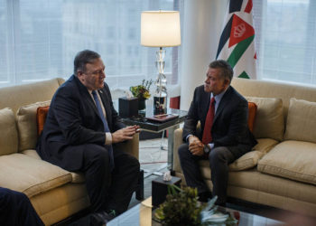 Rey Abdullah II de Jordania le dice a Pompeo que la comunidad internacional debe apoyar a UNRWA