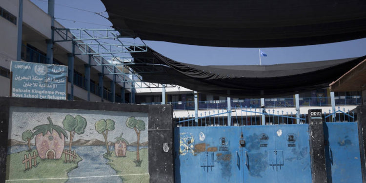 Empleados de UNRWA suspenden sus servicios en Gaza en protesta por los recortes de fondos estadounidenses