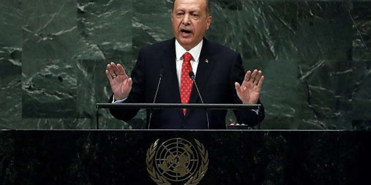 El presidente de Turquía, Recep Tayyip Erdogan, se dirige a la 73ª sesión de la Asamblea General de las Naciones Unidas, en la sede de la ONU, el 25 de septiembre de 2018. (AP Photo / Richard Drew)