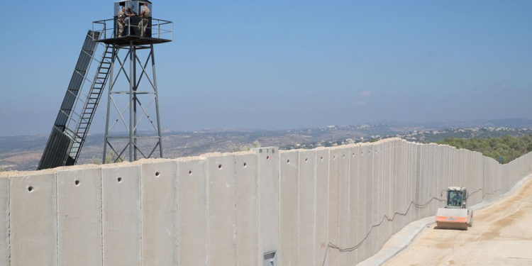 FDI inaugura públicamente muro de hormigón a lo largo de la frontera con el Líbano