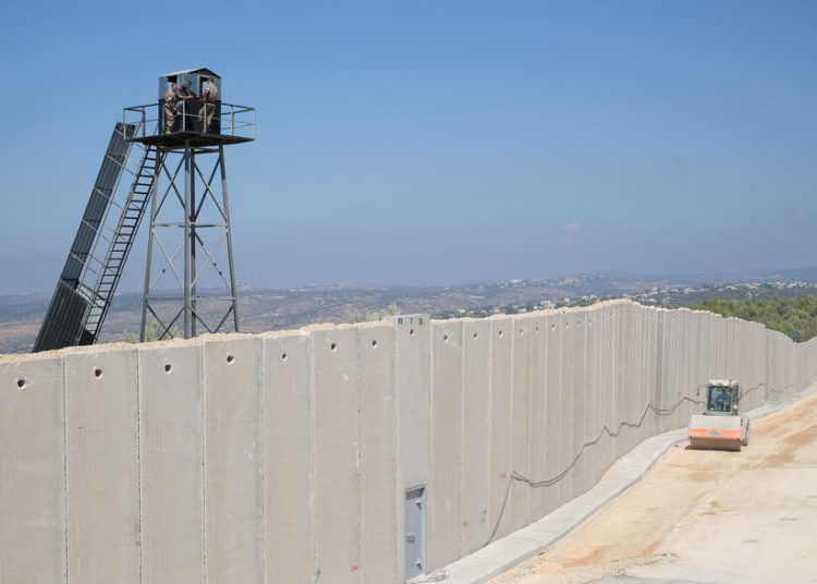 FDI inaugura públicamente muro de hormigón a lo largo de la frontera con el Líbano
