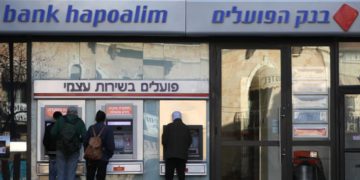 La mujer más rica de Israel venderá su participación mayoritaria en el banco más grande del país