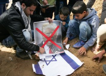 Trump a los palestinos: “No muerdan la mano que los alimenta”