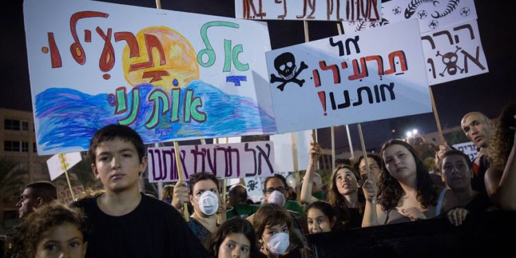 Miles de manifestantes en Tel Aviv protestan por la ubicación de una plataforma de gas