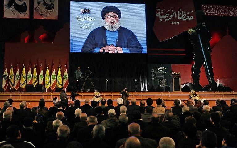 Hezbolá leader Hassan Nasrallah delivers a televised speech during a ceremony in Beirut to commemorate Hezbolá leaders who have been killed, February 16, 2018. (AFP Photo/Joseph Eid)