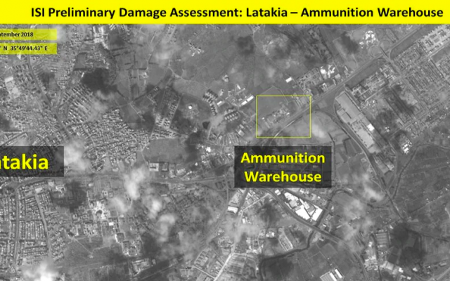 Los restos de un depósito de municiones sirio que fue destruido en un ataque aéreo israelí en una base en Latakia, el 18 de septiembre de 2018. (ImageSat International (ISI / Ynet)