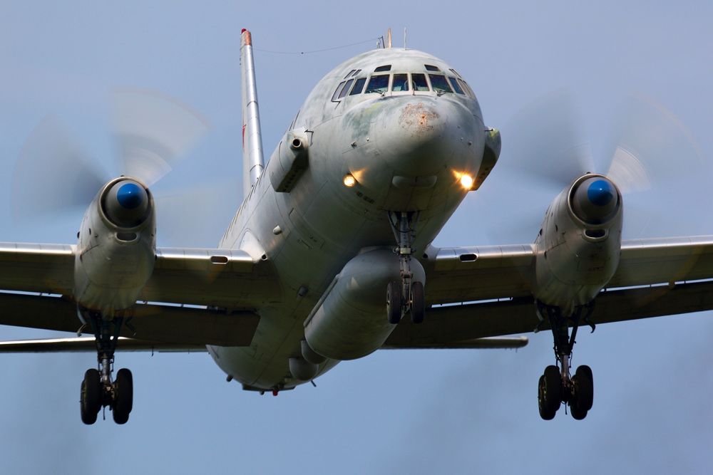 Un avión militar ruso Ilyushin IL-20 que aterriza en la base aérea de Kubinka el 3 de junio de 2011. (Artyom Anikeev / iStock / Getty Images)