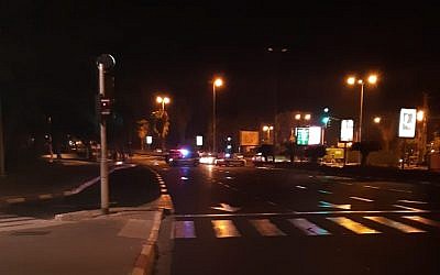 Dos adolescentes quedaron en una condición crítica y moderada después de un atropello y fuga en el Boulevard Rokach de Tel Aviv en las primeras horas del 24 de septiembre de 2018. (Policía de Israel)