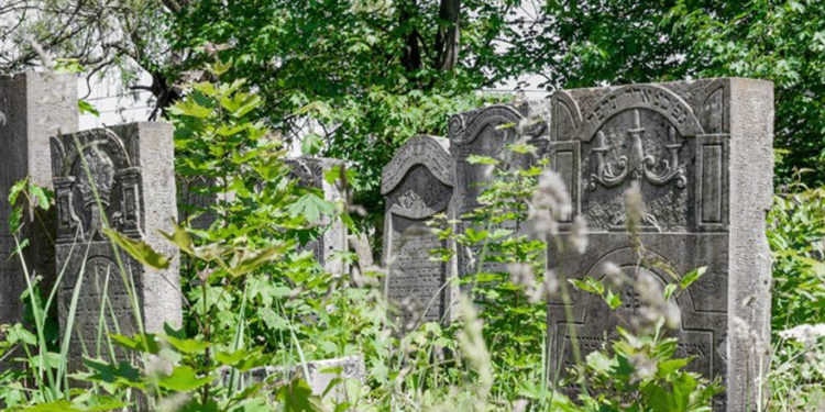 Bomba encontrada en cementerio judío de Nueva Jersey
