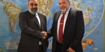 Periodista iraní entrevista al Ministro de Defensa de Israel