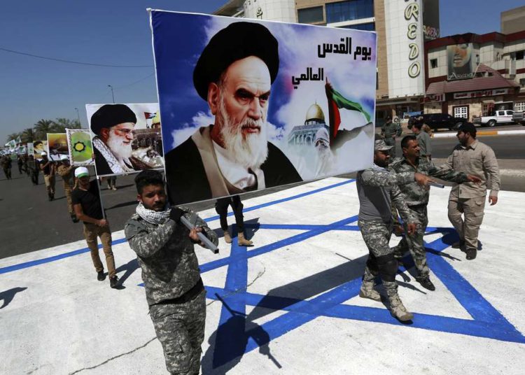 El líder de Irán culpa a Israel por los ataques en Europa