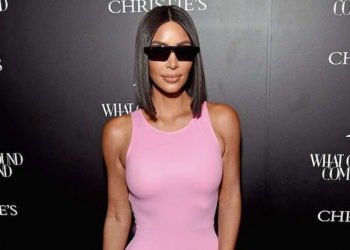 Kim Kardashian en un anticipo de una subasta de Christie's en Beverly Hills, California, 21 de agosto de 2018. (Michael Kovac / Getty Images para What Goes Around Comes Around)