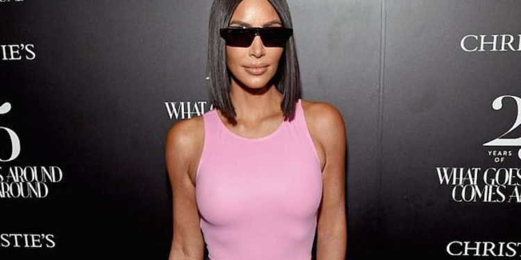Kim Kardashian en un anticipo de una subasta de Christie's en Beverly Hills, California, 21 de agosto de 2018. (Michael Kovac / Getty Images para What Goes Around Comes Around)