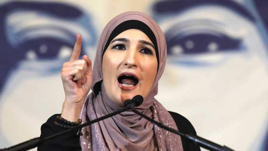 Activista islámica Linda Sarsour pide a las personas que dejen de “humanizar” a los judíos