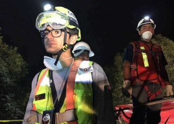 Rescatistas de la agencia de ayuda mexicano-judía Cadena inspeccionan daños en la Ciudad de México luego del terremoto del año pasado. (Cortesía de Cadena / vía JTA)