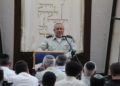 Jefe de la FDI exhorta a estudiantes de yeshiva a optar por el combate