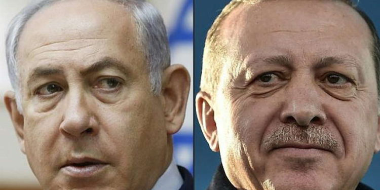 El primer ministro Benjamin Netanyahu, a la izquierda, y el presidente turco Recep Tayyip Erdogan vistos en una combinación de fotos. (Ronen Zvulun y Ozan Kose / AFP)