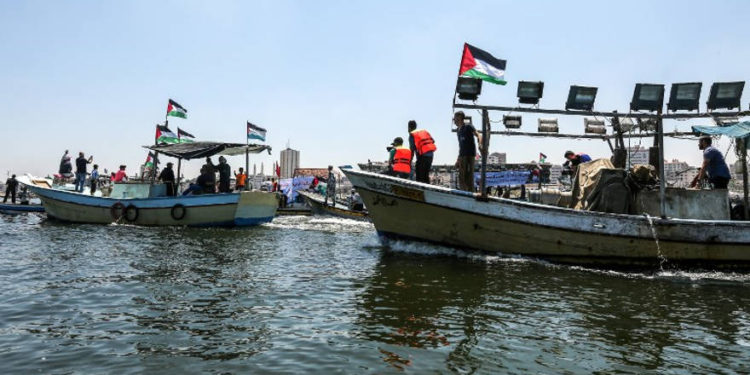Liberman ordena restricciones en la zona de pesca de Gaza
