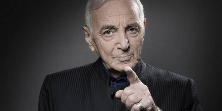 Legendario cantante francés Charles Aznavour muere a los 94 años