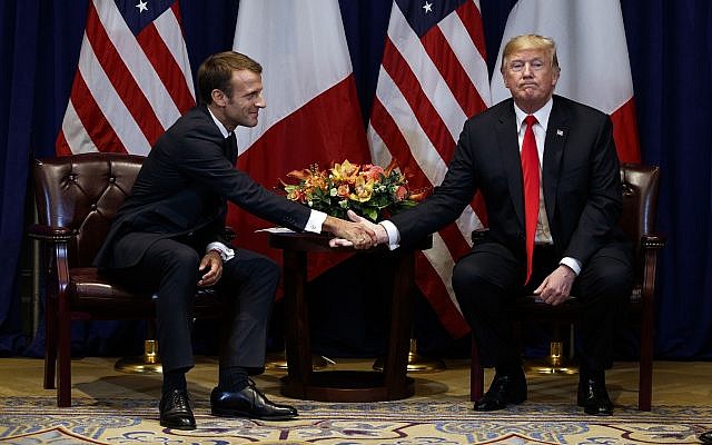 El presidente de los Estados Unidos, Donald Trump, a la derecha, se reúne con el presidente francés, Emmanuel Macron, en el hotel Lotte New York Palace, durante la Asamblea General de las Naciones Unidas, el 24 de septiembre de 2018, en Nueva York. (Evan Vucci / AP)