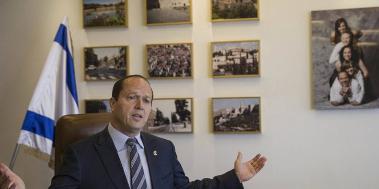 Alcalde de Jerusalem dice que el plan para expulsar a UNRWA de la capital impulsará la igualdad