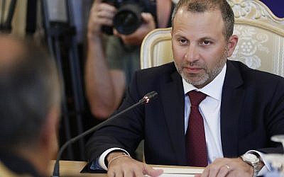 El ministro de Relaciones Exteriores del Líbano, Gebran Bassil, asiste a su reunión con el ministro de Asuntos Exteriores de Rusia, Sergei Lavrov, en Moscú, Rusia, el 20 de agosto de 2018. (AP Photo / Pavel Golovkin)