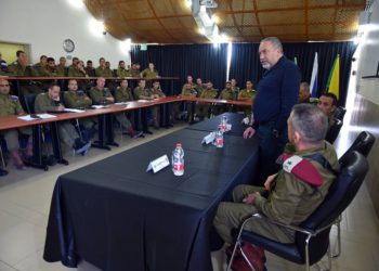 En señal de guerra, Liberman exhorta al gabinete a aprobar un “serio golpe” a Hamas en Gaza