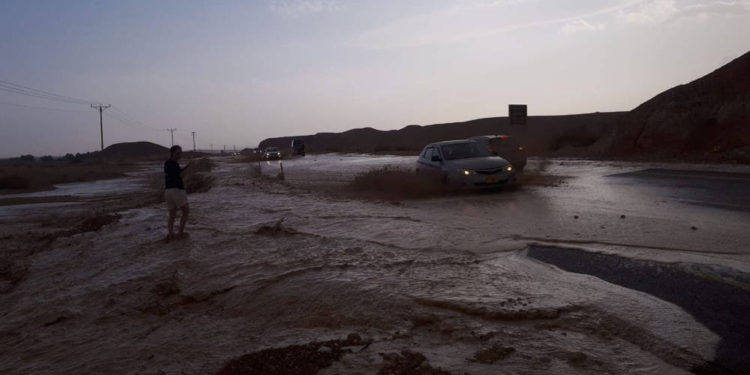 Aeropuerto de Eilat reabrirá después de que fuertes lluvias inundaron las pistas