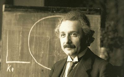 Albert Einstein, durante una conferencia en Viena en 1921. (Wikipedia / dominio público)
