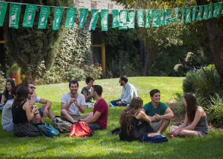 Israel ofrece un curso en línea gratuito para la versión local del examen SAT