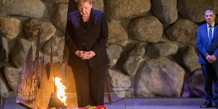 En Yad Vashem, Merkel dice que Alemania tiene el deber “eterno” de combatir el antisemitismo