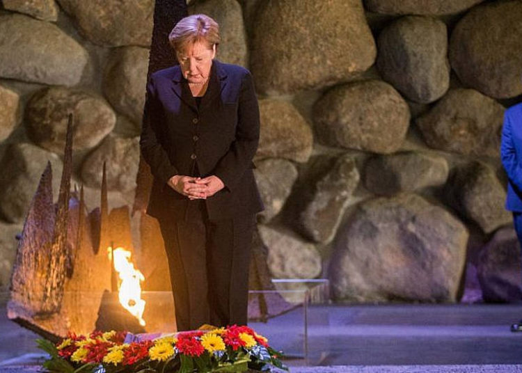En Yad Vashem, Merkel dice que Alemania tiene el deber “eterno” de combatir el antisemitismo