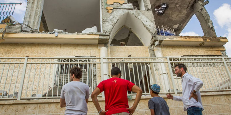 "Fue un milagro" dice la madre que salvó a sus hijos del ataque aéreo en Beer Sheba