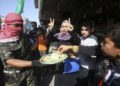 Hamás está repartiendo dulces en Gaza para celebrar el ataque terrorista en Samaria
