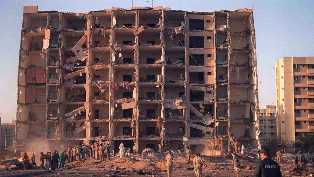 Khobar Towers después del bombardeo de 1996 que mató a 19 aviadores estadounidenses. (Wikipedia / Dominio Público)