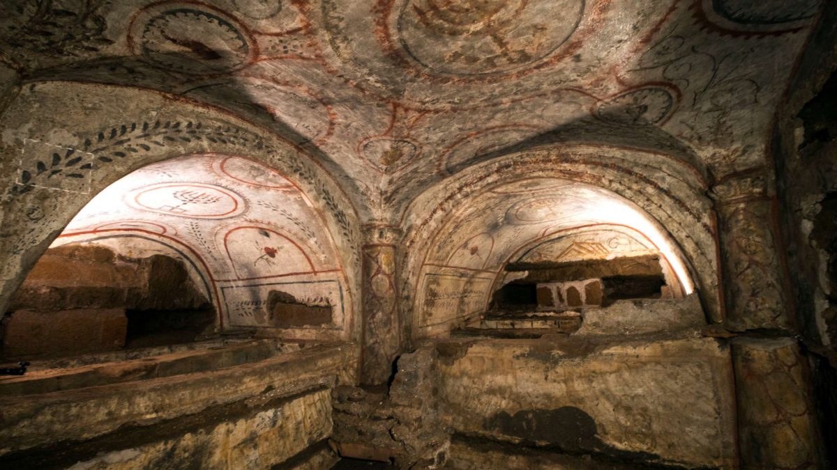 Religión y ciencia chocan mientras arqueólogos restauran antigua catacumba judía en Roma