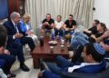Netanyahu visita a familias de las víctimas del ataque de Barkan