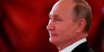 Mientras Putin se entromete en el extranjero, toma medidas enérgicas en casa