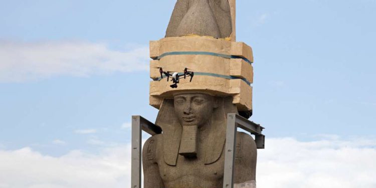 Arqueólogos encuentran asiento del faraón Ramsés II