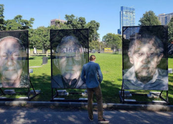 En el histórico Boston Common, los transeúntes se encuentran cara a cara con el Holocausto