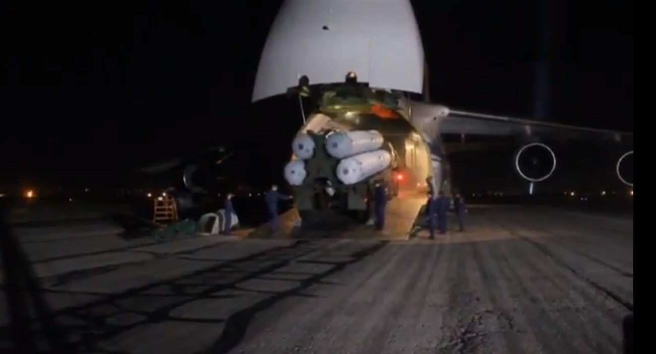 Rusia lanza un video que muestra la entrega del sistema de defensa aérea S-300 a Siria