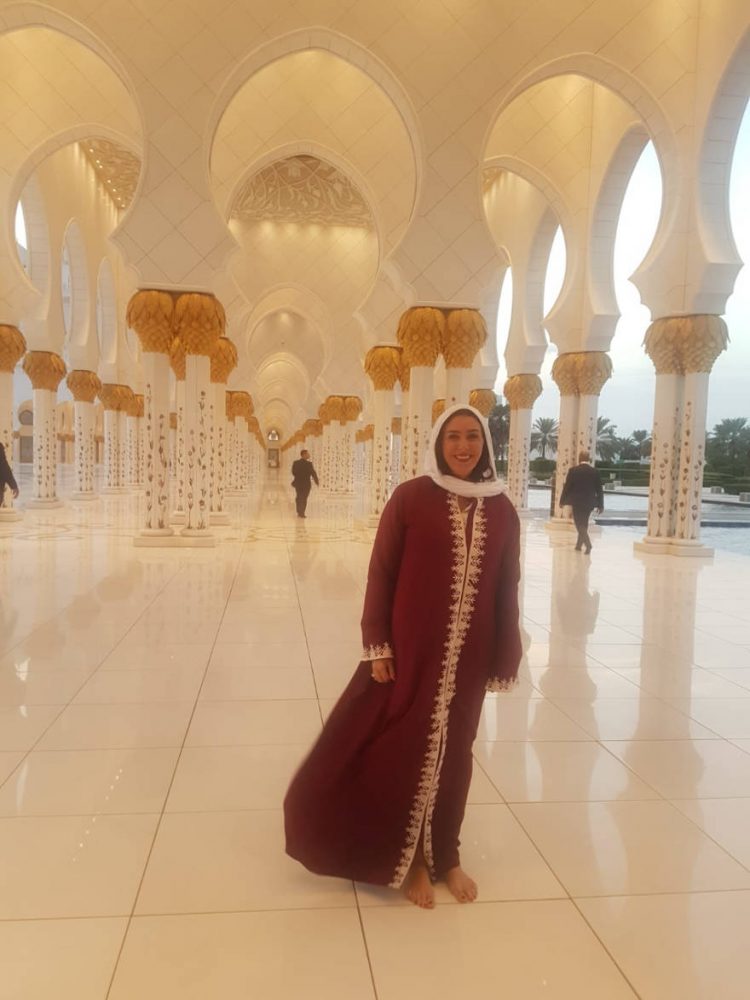 Haciendo historia: Miri  Regev es la primera ministra israelí en visitar la gran Mezquita de Abu Dhabi